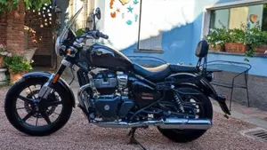 Royal Enfield Super Meteor 650 (2023 - 26)  (3)