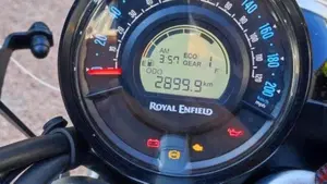 Royal Enfield Super Meteor 650 (2023 - 26)  (6)