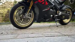 Aprilia RSV4 1100 Factory (2021 - 24)  (2)