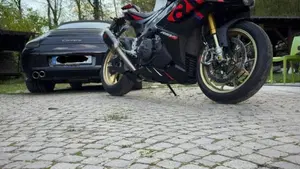 Aprilia RSV4 1100 Factory (2021 - 24)  (3)