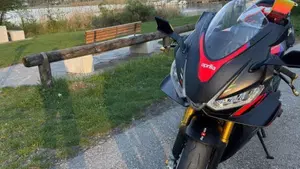 Aprilia RSV4 1100 Factory (2021 - 24)  (4)