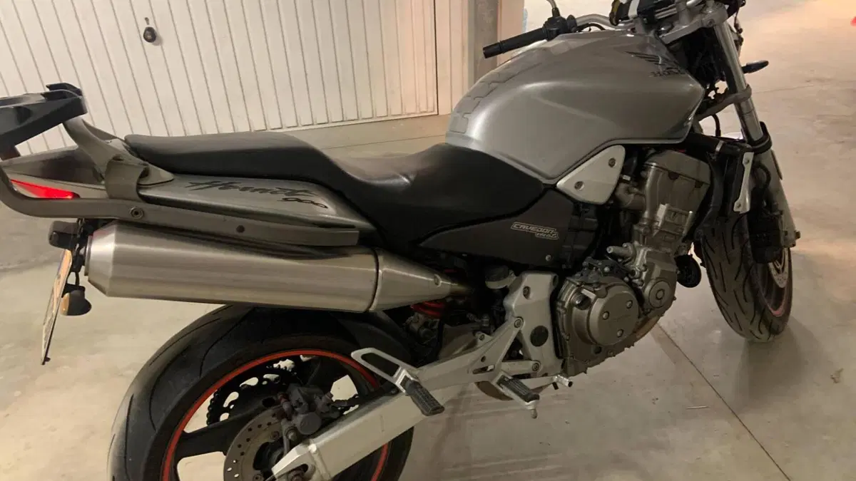Honda Hornet 900  (2)