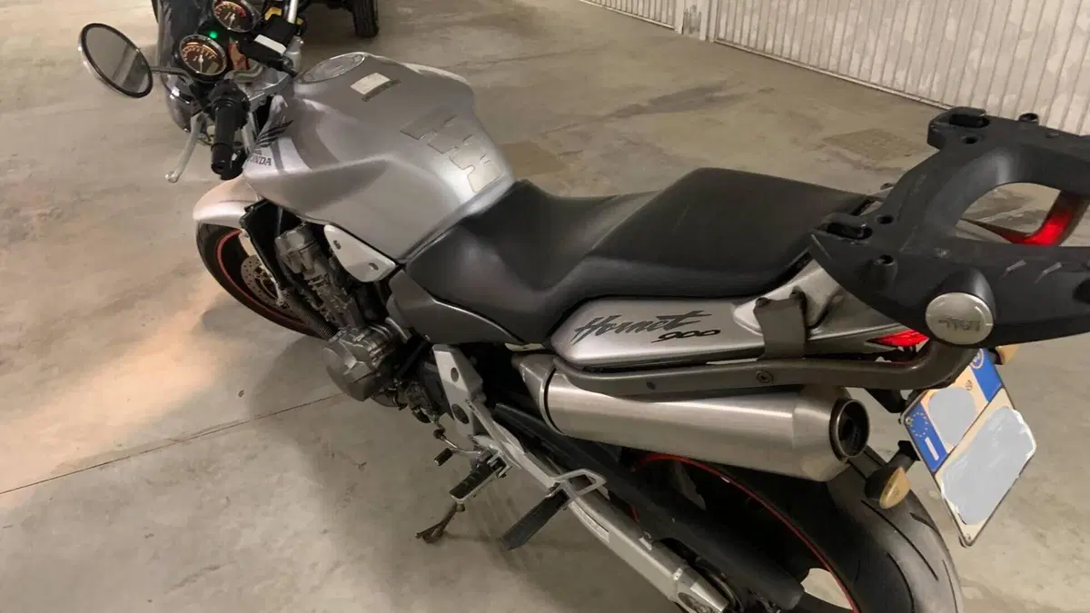 Honda Hornet 900  (3)