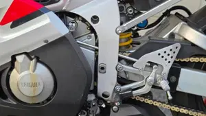 Yamaha YZF R6 (1999 - 00)  (7)