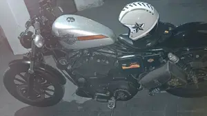 Harley-Davidson 883 Standard (2001 - 05) - XL 883 