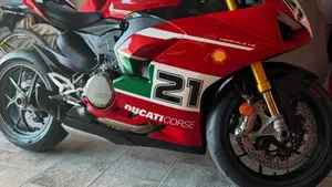 Ducati Panigale V2 Bayliss 1st Championship 20th Anniversary (2021 - 24)  (2)