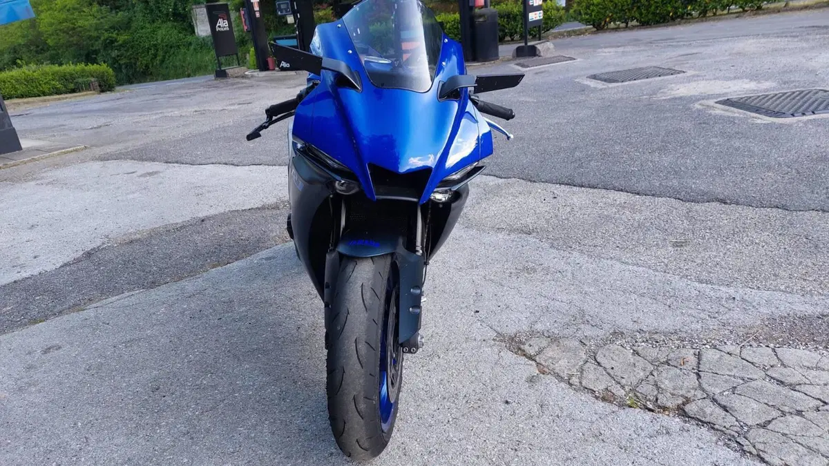 Yamaha YZF R1 (2020 - 25)  (3)