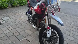Moto Guzzi V85 TT Evocative Graphics (2019 - 20) 