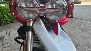 Moto Guzzi V85 TT Evocative Graphics (2019 - 20)  (2)