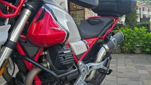 Moto Guzzi V85 TT Evocative Graphics (2019 - 20)  (3)