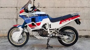 Honda Africa Twin XRV 650  (3)