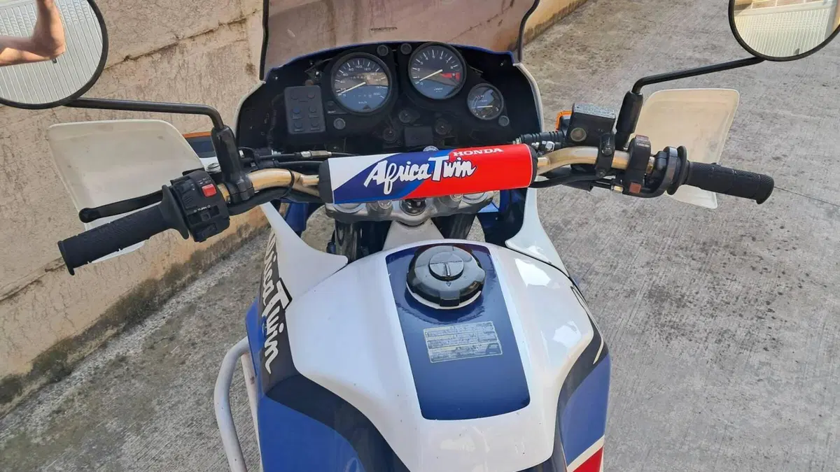 Honda Africa Twin XRV 650  (4)