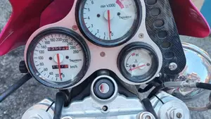 Triumph Speed Triple 955 (1998 - 01)  (5)
