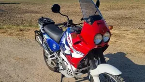 Honda Africa Twin XRV 750 (1996 - 02)  (2)