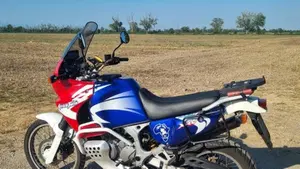 Honda Africa Twin XRV 750 (1996 - 02)  (4)