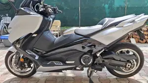 Yamaha T-Max 530 DX (2017 - 19)  (2)