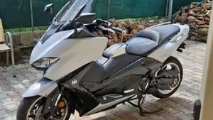 Yamaha T-Max 530 DX (2017 - 19)  (6)