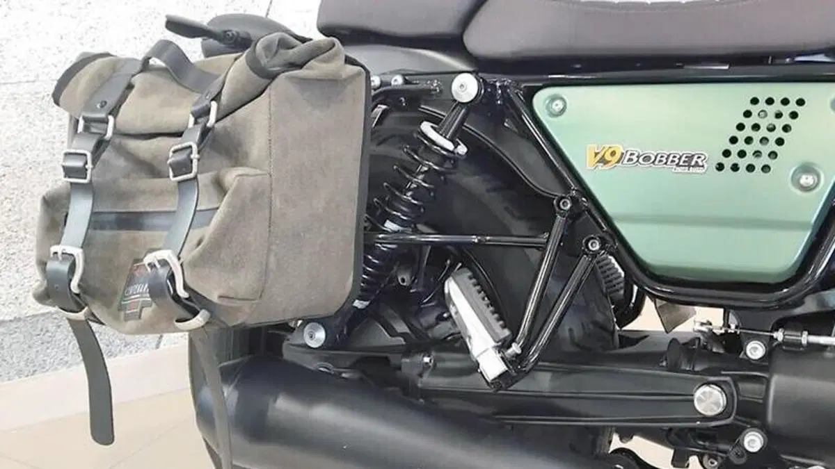 Moto Guzzi V9 Bobber Centenario (2021 - 22)  (6)