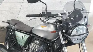 Moto Guzzi V9 Bobber Centenario (2021 - 22)  (2)