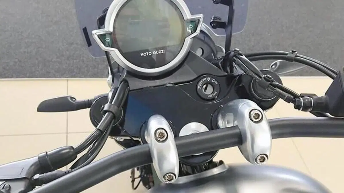 Moto Guzzi V9 Bobber Centenario (2021 - 22)  (4)