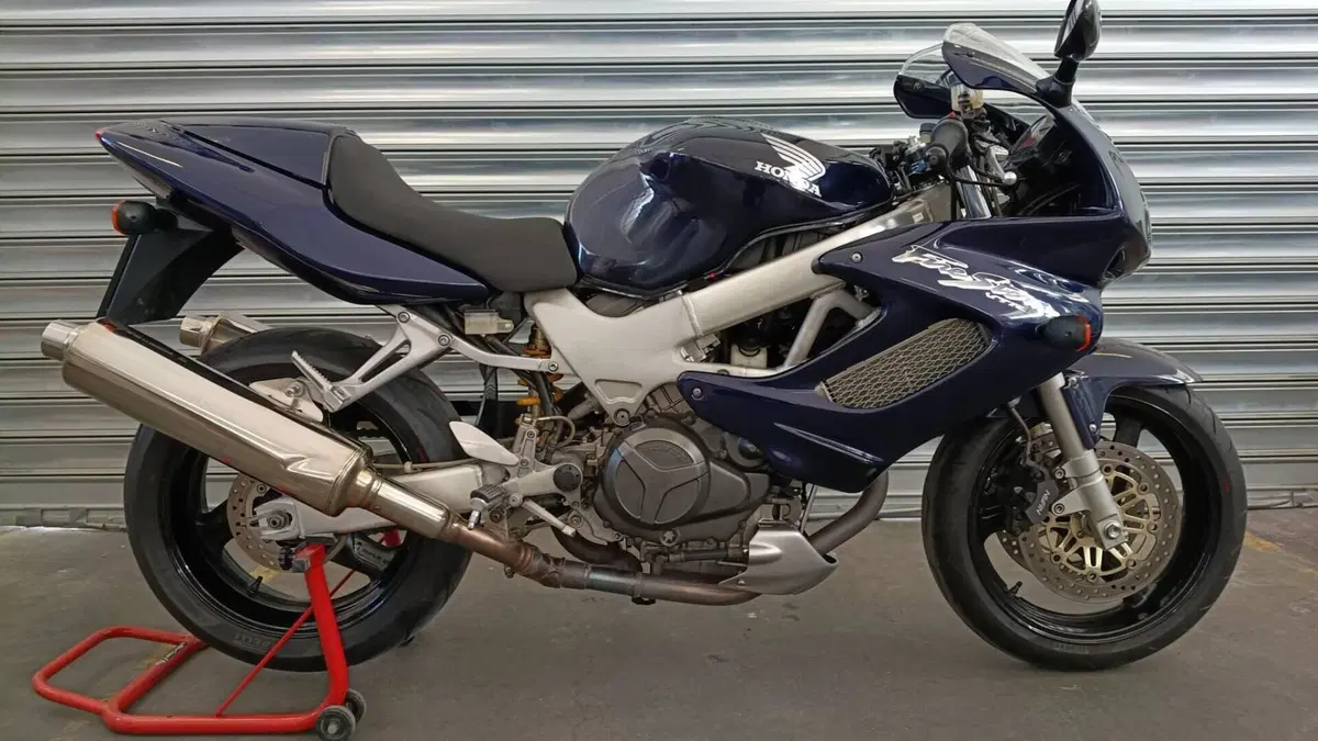 Honda VTR 1000 F Firestorm (2001 - 07)  (2)
