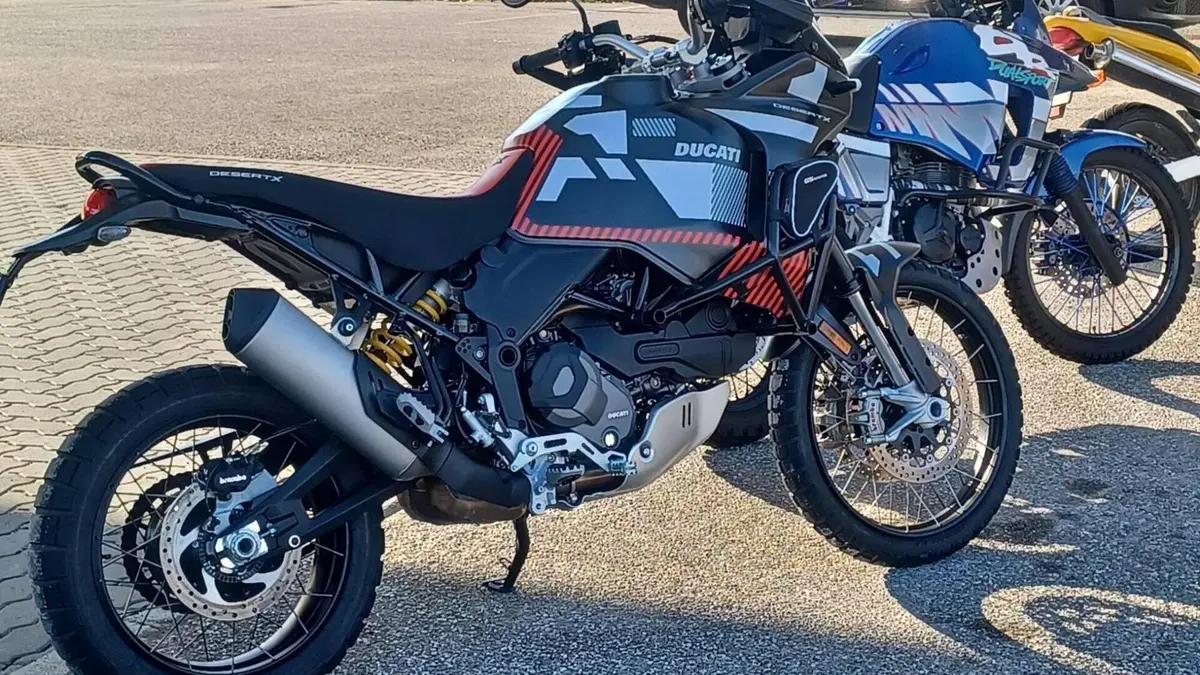 Ducati DesertX (2022 - 25)  (2)