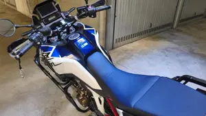 Honda Africa Twin CRF 1100L Urban (2022 - 23)  (2)