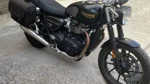 Triumph Street Twin 900 (2021 - 22)  (2)