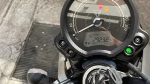 Triumph Street Twin 900 (2021 - 22)  (4)