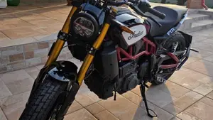 Indian FTR 1200 S (2021 - 22)  (2)