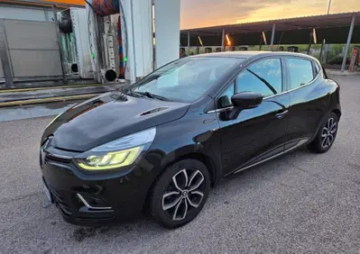 Renault Clio dCi 8V 90 CV EDC 5 porte Moschino Intens (2)