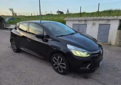 Renault Clio dCi 8V 90 CV EDC 5 porte Moschino Intens (5)