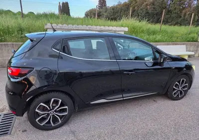 Renault Clio dCi 8V 90 CV EDC 5 porte Moschino Intens (6)