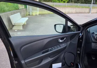 Renault Clio dCi 8V 90 CV EDC 5 porte Moschino Intens (9)