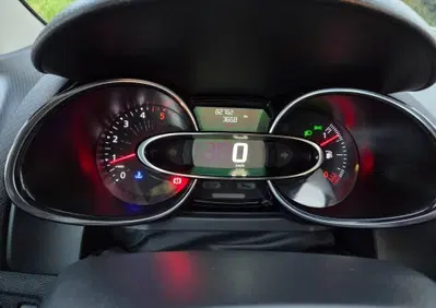 Renault Clio dCi 8V 90 CV EDC 5 porte Moschino Intens (12)