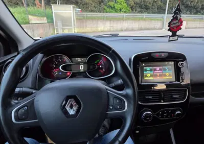 Renault Clio dCi 8V 90 CV EDC 5 porte Moschino Intens (13)