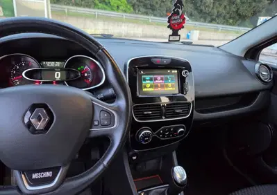 Renault Clio dCi 8V 90 CV EDC 5 porte Moschino Intens (15)