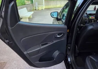 Renault Clio dCi 8V 90 CV EDC 5 porte Moschino Intens (16)