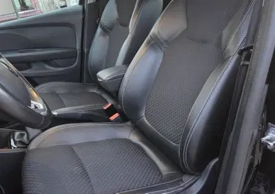 Renault Clio dCi 8V 90 CV EDC 5 porte Moschino Intens (18)