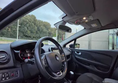 Renault Clio dCi 8V 90 CV EDC 5 porte Moschino Intens (19)
