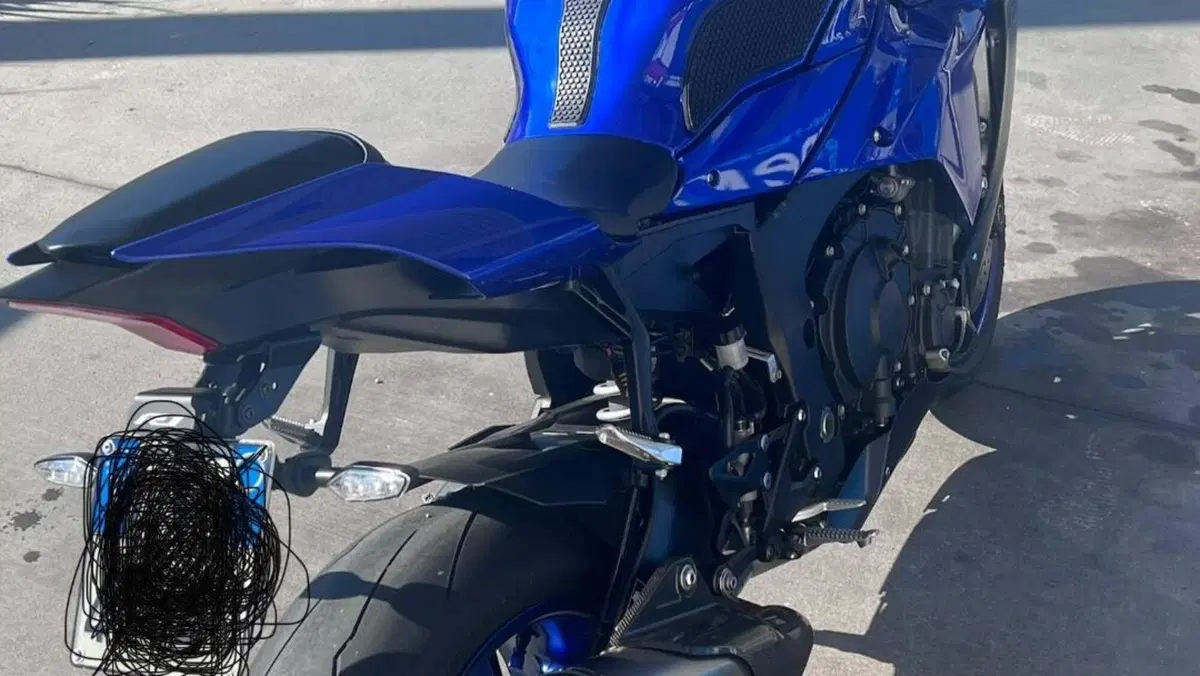 Yamaha YZF R1 (2020 - 25)  (2)