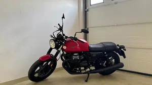 Moto Guzzi V7 III Stone (2017 - 20)  (2)
