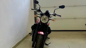 Moto Guzzi V7 III Stone (2017 - 20)  (3)