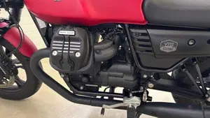 Moto Guzzi V7 III Stone (2017 - 20)  (6)