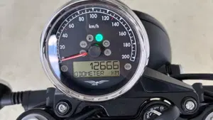 Moto Guzzi V7 III Stone (2017 - 20)  (7)