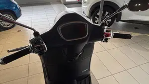 Vespa GTS 300 (2023 - 24)  (3)