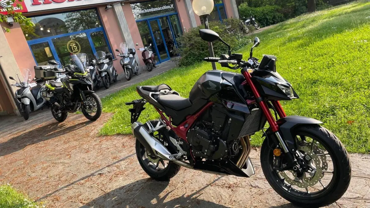 Honda CB 750 Hornet (2026)  (4)