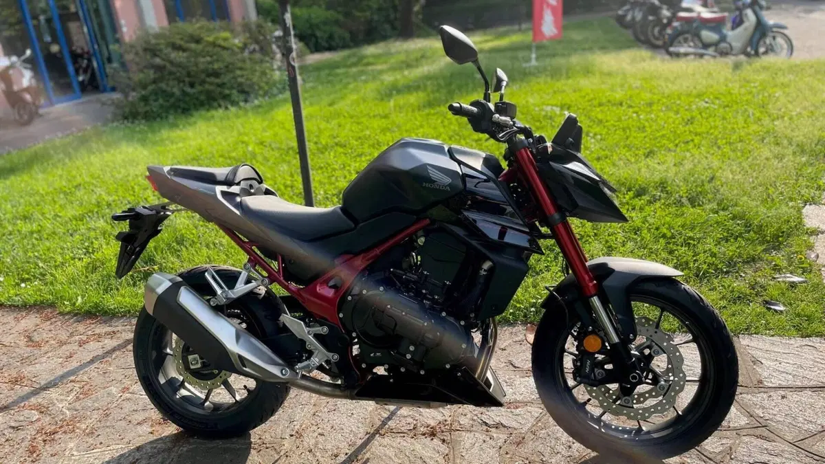 Honda CB 750 Hornet (2026)  (5)