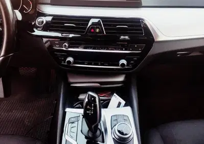 BMW Serie 5 520d aut. Business (12)