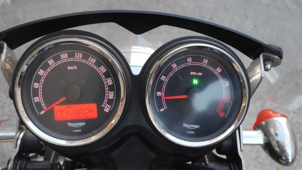 Triumph Bonneville SE (2009 - 13)  (3)
